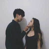 一男一女gif动态图微信皮肤情侣一男一女男扒女衣动态图