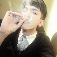 孤独男孩抽烟超拽头像凡你给的都是极致的美与伤